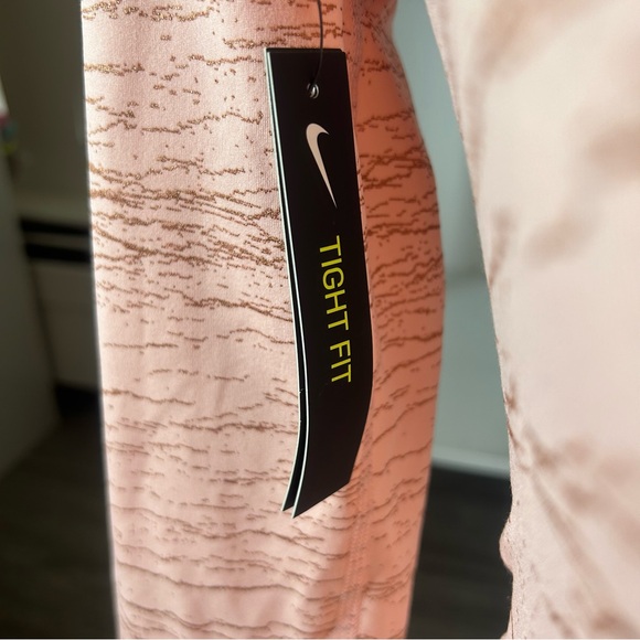 Nike Pro Victory Metallic Crackle Shirt - Picture 3 of 4